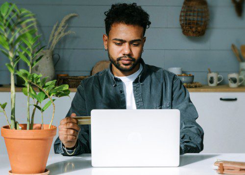 Donor_1024x768 Man paying online